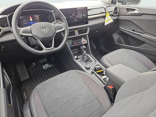 2025 Volkswagen Taos 1.5T SE Black