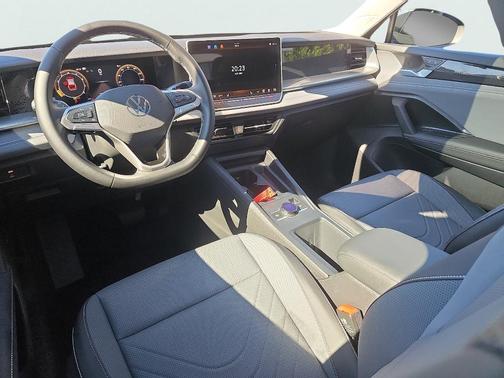 2025 Volkswagen Tiguan 2.0T SE