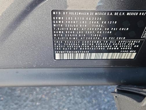 2025 Volkswagen Tiguan 2.0T SE