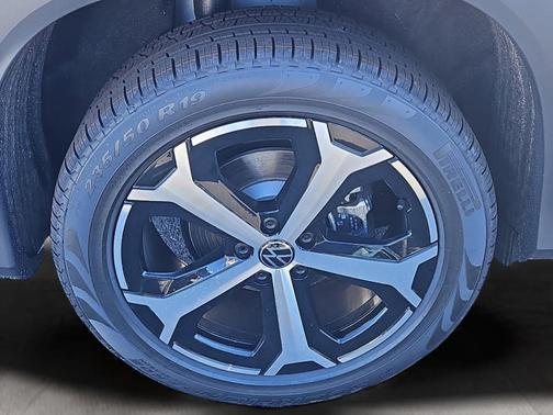 2025 Volkswagen Tiguan 2.0T SE
