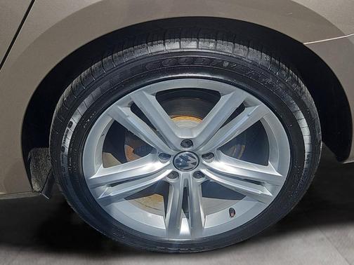 Tan 2015 Volkswagen Passat 2.0L TDI DSG SEL Premium