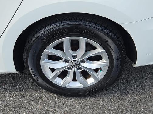 2017 Volkswagen Passat 1.8T S