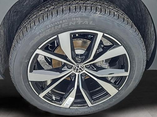 2025 Volkswagen Atlas Cross Sport 2.0T SEL Premium R-Line