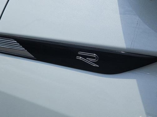 2022 Volkswagen Tiguan 2.0T SEL R-Line