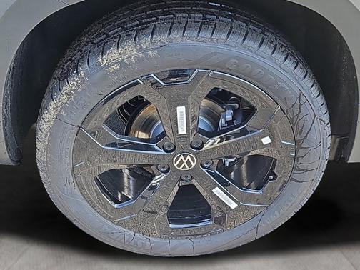 2025 Volkswagen Taos 1.5T SE Black