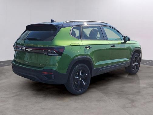 2025 Volkswagen Taos 1.5T SE Black
