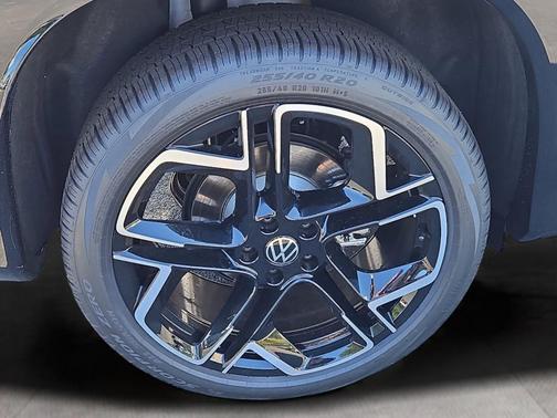 2025 Volkswagen Tiguan 2.0T SEL R-Line