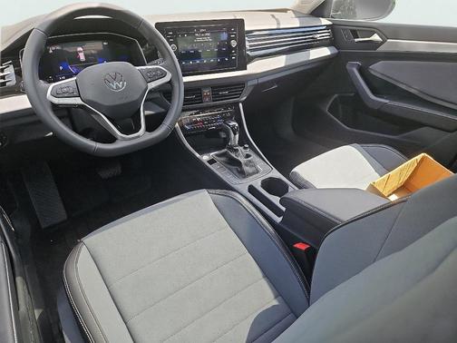 Deep Black Pearl Effect 2026 Volkswagen Jetta 1.5T SE