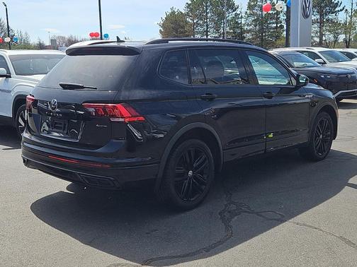 2022 Volkswagen Tiguan 2.0T SE R-Line Black