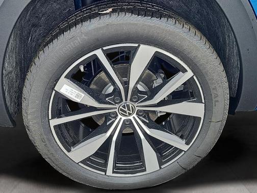 2025 Volkswagen Atlas Cross Sport 2.0T SEL Premium R-Line
