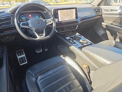 2024 Volkswagen Atlas Cross Sport 2.0T SEL R-Line