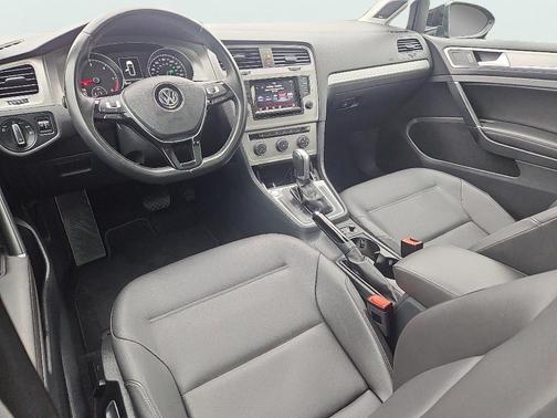 2015 Volkswagen Golf SportWagen TDI SE 4-Door