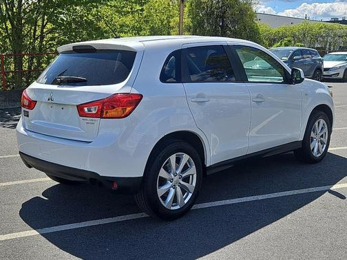 White 2014 Mitsubishi Outlander Sport ES