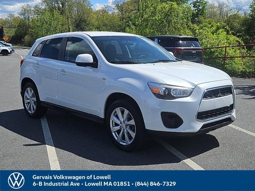 White 2014 Mitsubishi Outlander Sport ES
