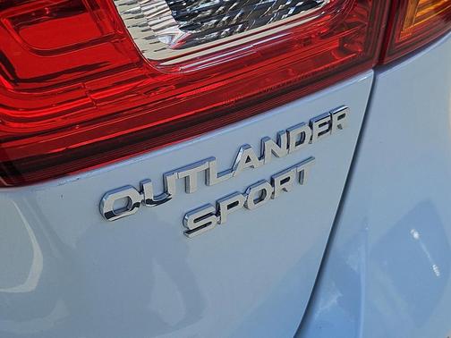 White 2014 Mitsubishi Outlander Sport ES