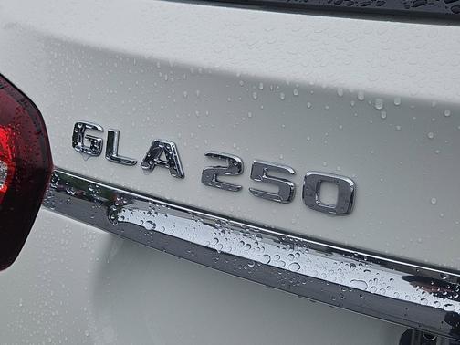 2018 Mercedes-Benz GLA 250 Base 4MATIC
