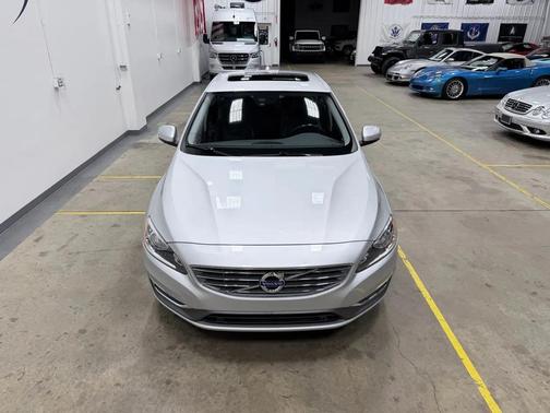 Bright Silver Metallic 2018 Volvo S60 Inscription T5
