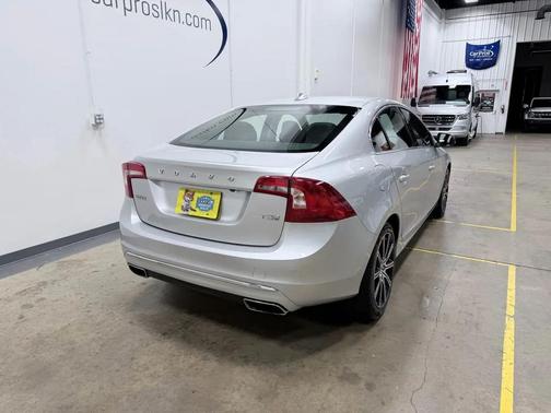 Bright Silver Metallic 2018 Volvo S60 Inscription T5