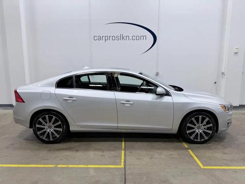 Bright Silver Metallic 2018 Volvo S60 Inscription T5