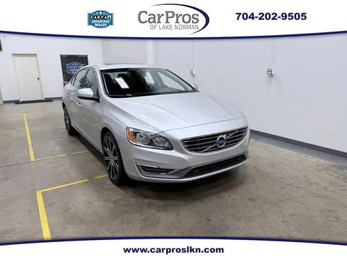 Bright Silver Metallic 2018 Volvo S60 Inscription T5