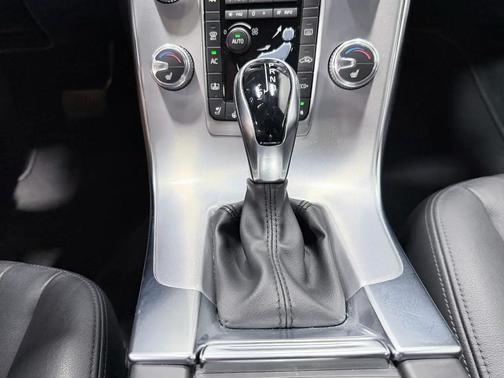 Bright Silver Metallic 2018 Volvo S60 Inscription T5