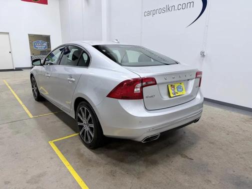 Bright Silver Metallic 2018 Volvo S60 Inscription T5
