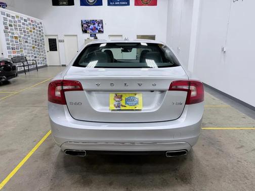 Bright Silver Metallic 2018 Volvo S60 Inscription T5