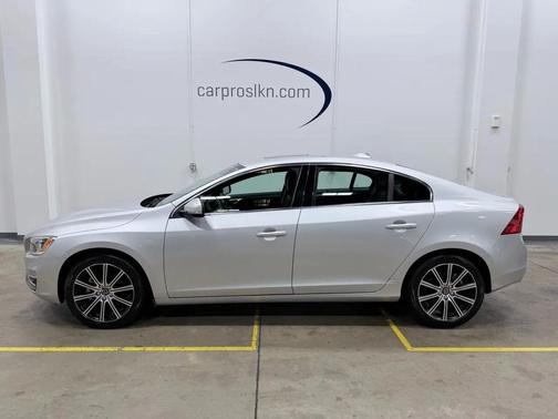 Bright Silver Metallic 2018 Volvo S60 Inscription T5