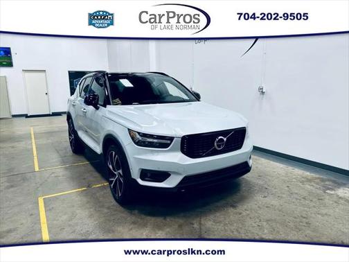 2022 Volvo XC40 T5 R-Design