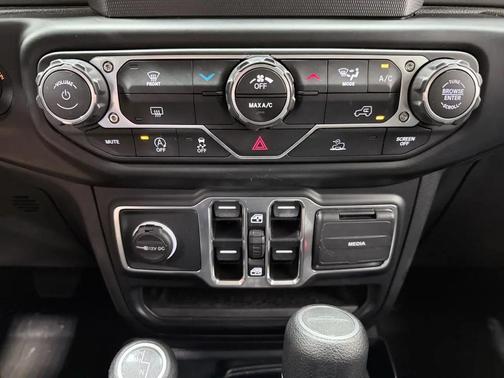 Granite Crystal Metallic 2022 Jeep Gladiator Willys 4x4