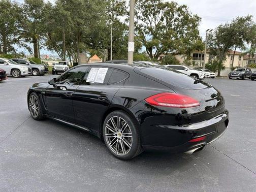 2016 Porsche Panamera 4