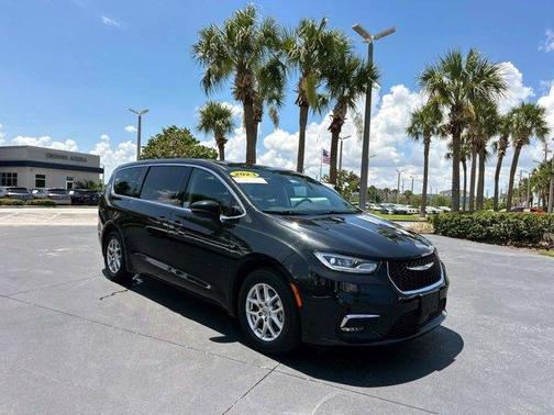 2023 Chrysler Pacifica Touring-L
