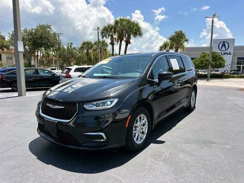 2023 Chrysler Pacifica Touring-L