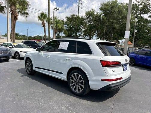 2022 Audi Q7 45 Premium Plus