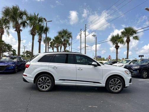 2022 Audi Q7 45 Premium Plus
