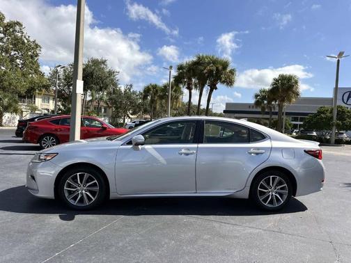 2018 Lexus ES 300h Base