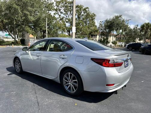 2018 Lexus ES 300h Base