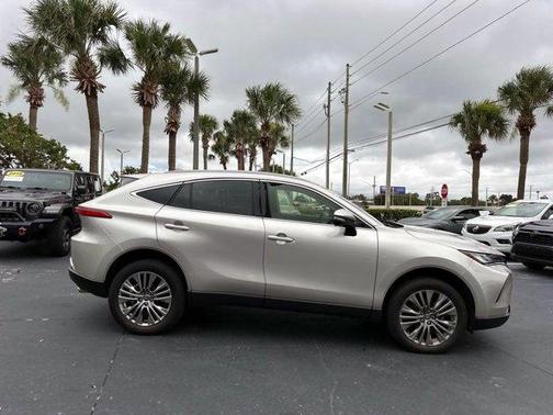 2022 Toyota Venza LE