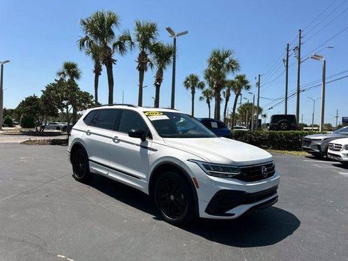2022 Volkswagen Tiguan 2.0T SE R-Line Black