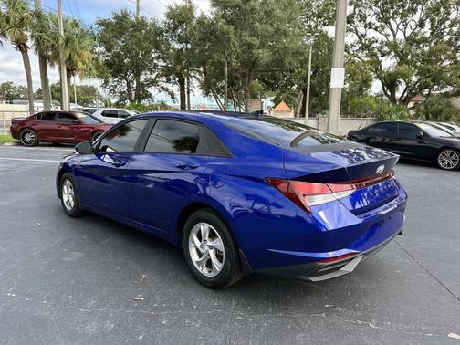 2022 Hyundai ELANTRA SE