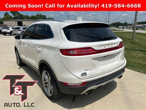 White 2015 Lincoln MKC Base
