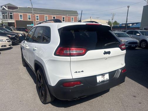 Bright White Clearcoat 2018 Jeep Cherokee Limited