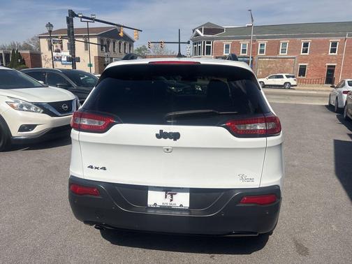 Bright White Clearcoat 2018 Jeep Cherokee Limited