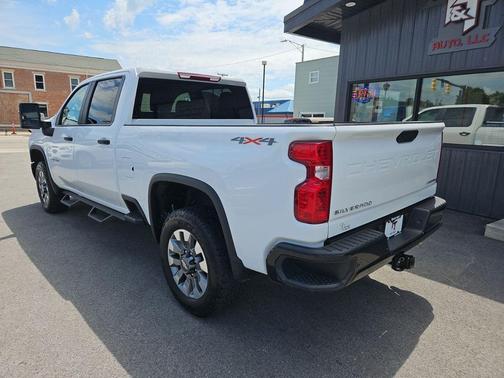 Summit White 2025 Chevrolet Silverado 2500 Custom