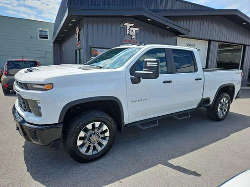 Summit White 2025 Chevrolet Silverado 2500 Custom
