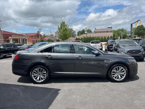 2017 Ford Taurus Limited
