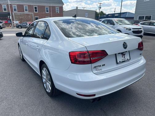 White 2015 Volkswagen Jetta Auto SE w/Connectivity