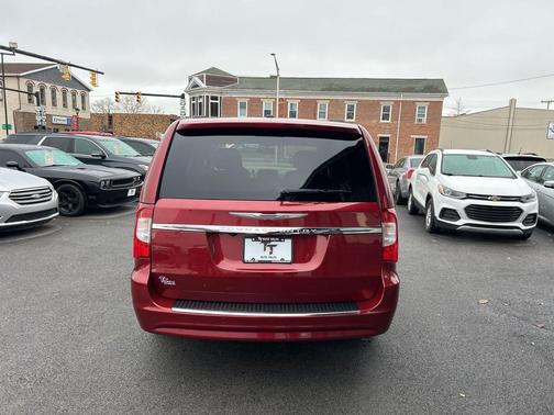 2016 Chrysler Town & Country Touring