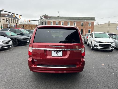 2016 Chrysler Town & Country Touring