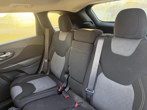 2016 Jeep Cherokee Altitude